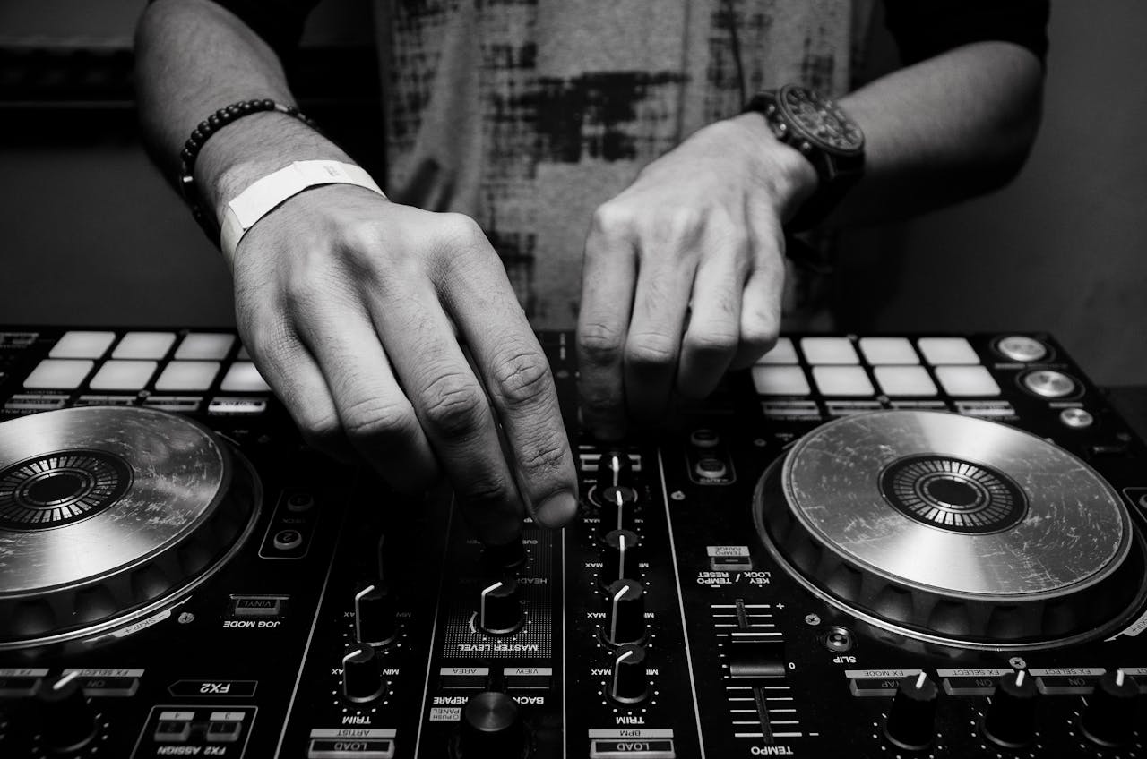 Independent Music Scene: Spotlighting Emerging Artists and Underground Bands - image 3
