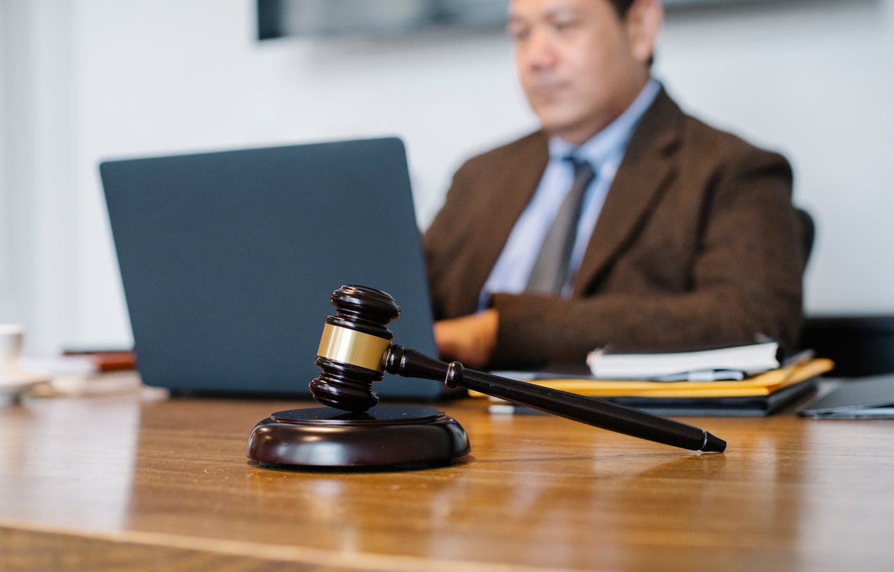 Real Estate Law Basics: Understanding Legal Issues and Contracts in Property Transactions - image 3
