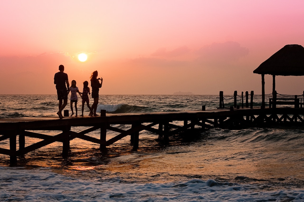 Traveling with Kids: Family-Friendly Destinations and Tips for Stress-Free Vacations - image 2